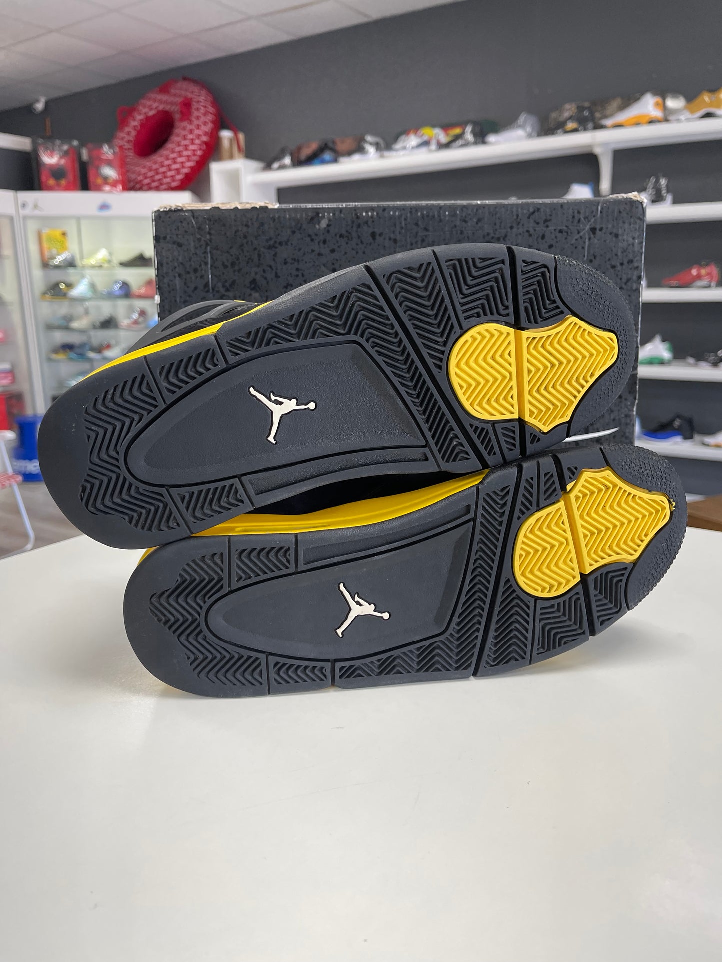 Jordan 4 Retro Thunder (2023) (USED)