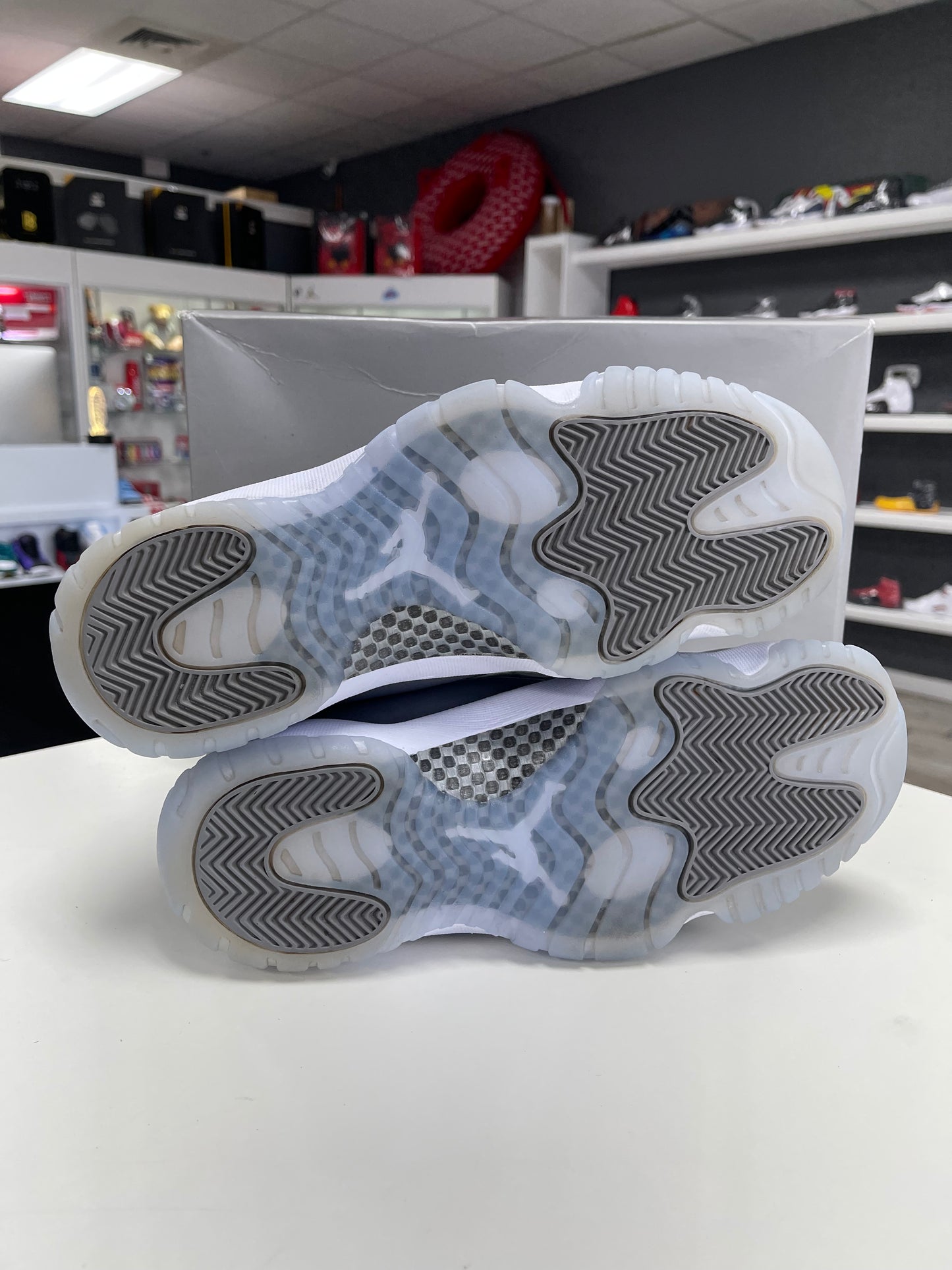 Jordan 11 Retro Cool Grey 2021 USED 8.5