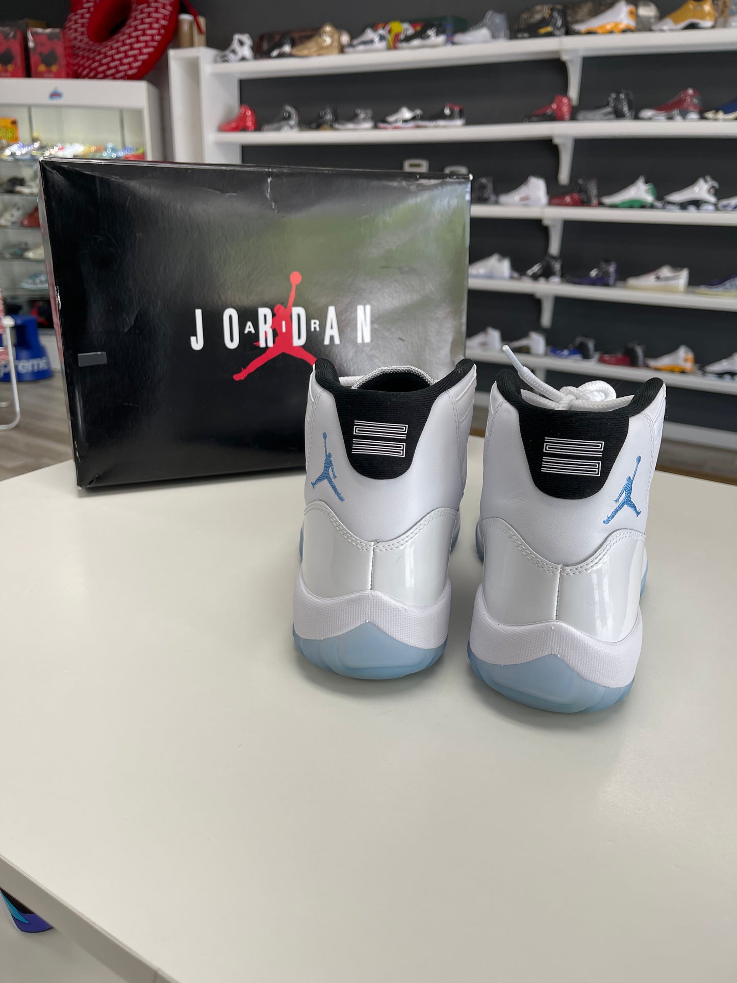 Jordan 11 Retro Legend Blue (2024) USED 8.5