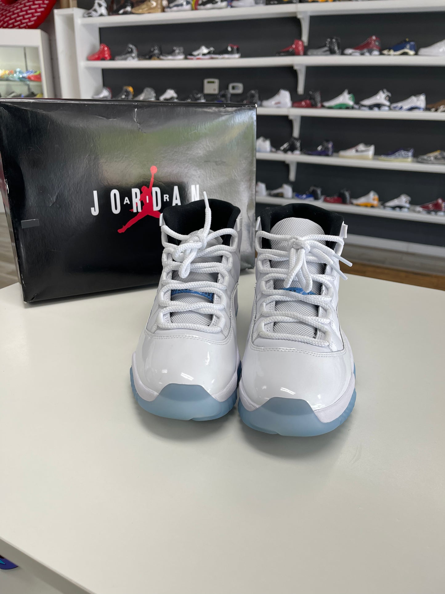 Jordan 11 Retro Legend Blue (2024) USED 8.5