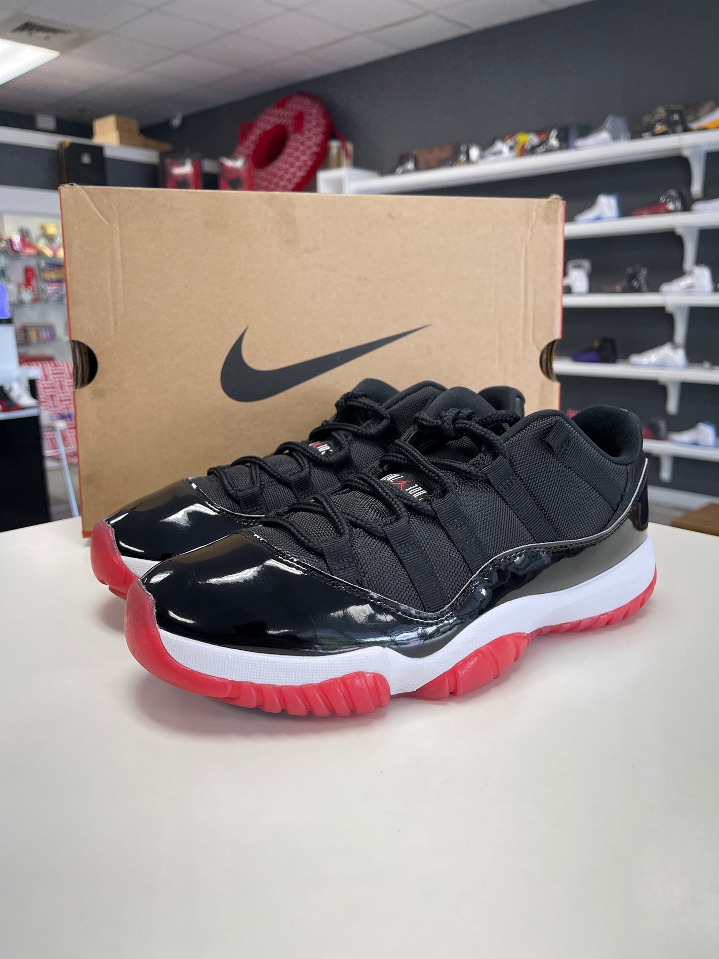 Jordan 11 Retro Bred 2025 Low Size 9 USED