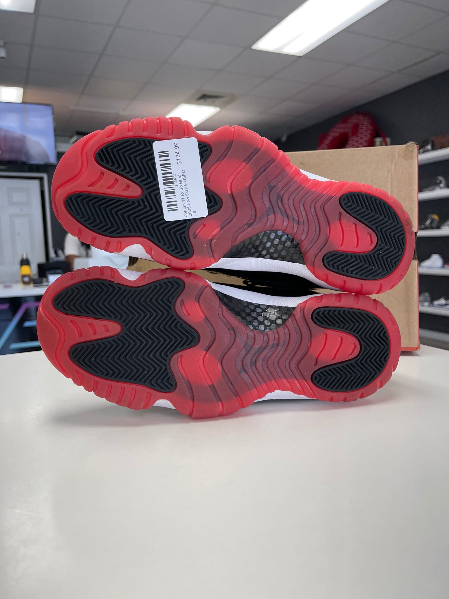 Jordan 11 Retro Bred 2025 Low Size 9 USED