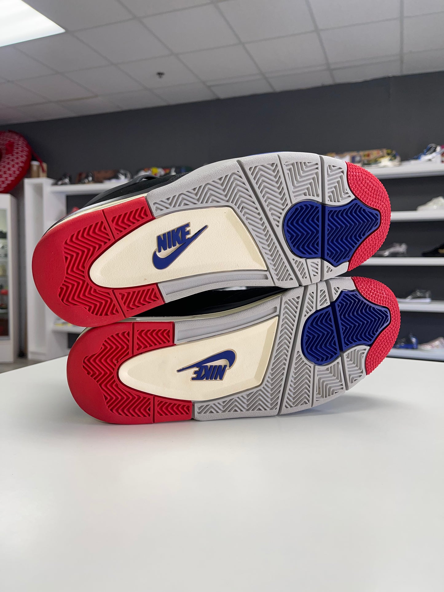 Jordan 4 Retro Rare Air USED